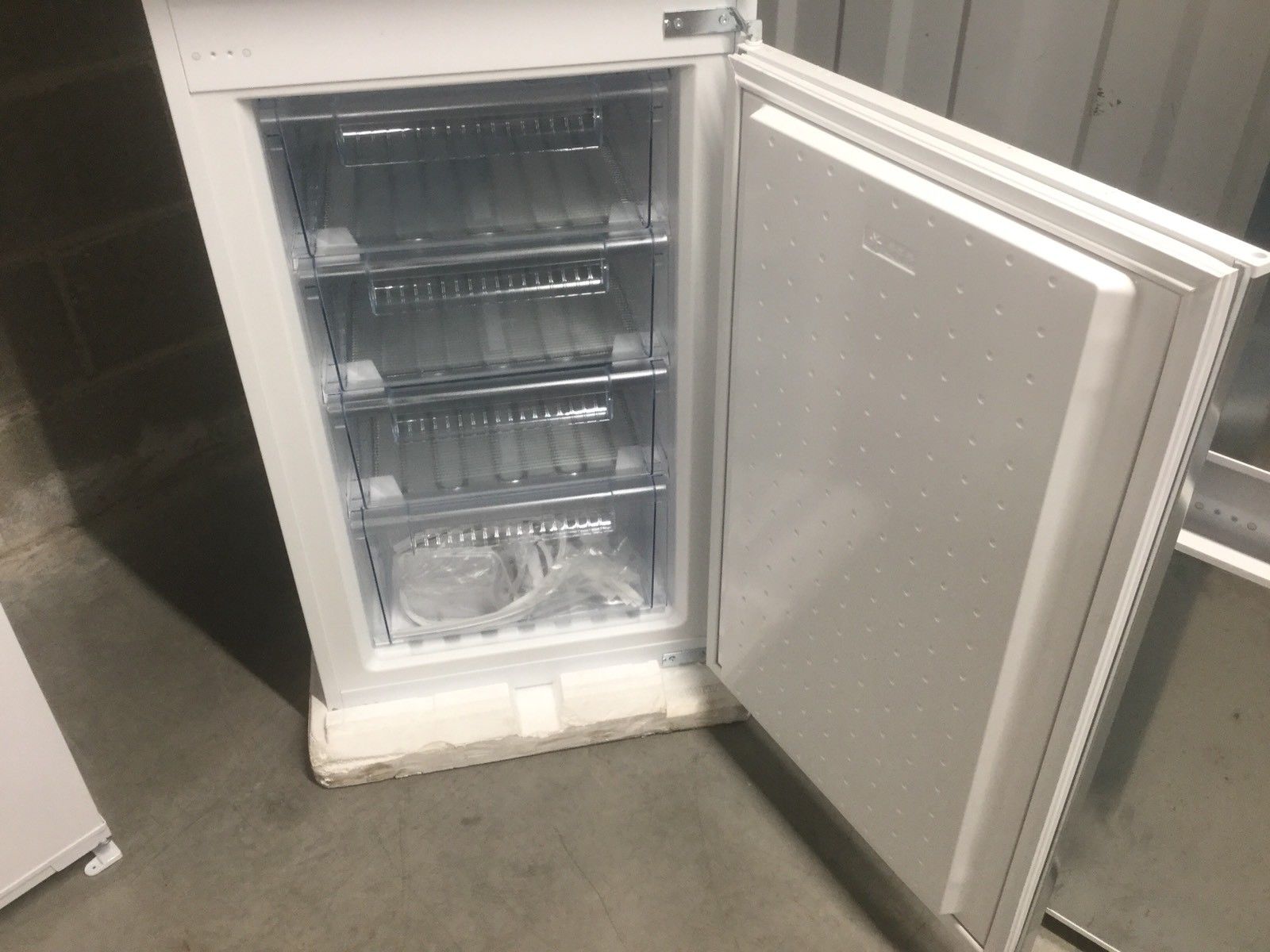 bosch fridge freezer cracking noise in house